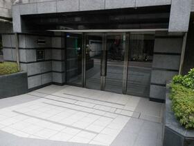 16/16 エントランス