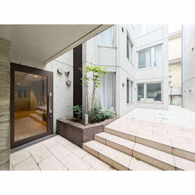 5/5 エントランス