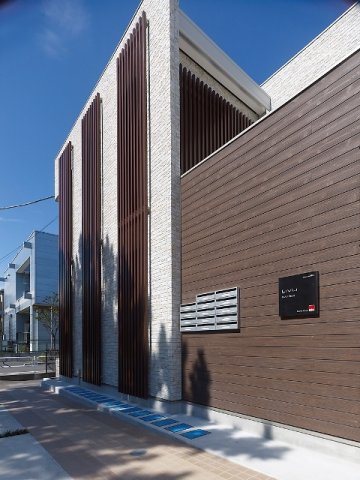 23/24 エントランス