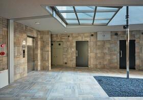 16/16 エントランス