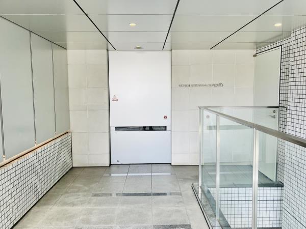 28/29 エントランス