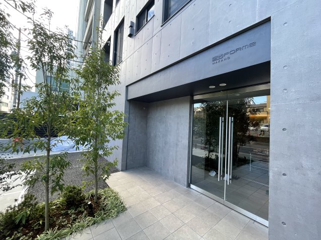 26/29 エントランス