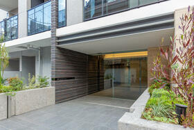 16/16 エントランス