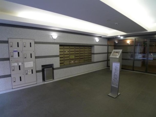 13/14 エントランス