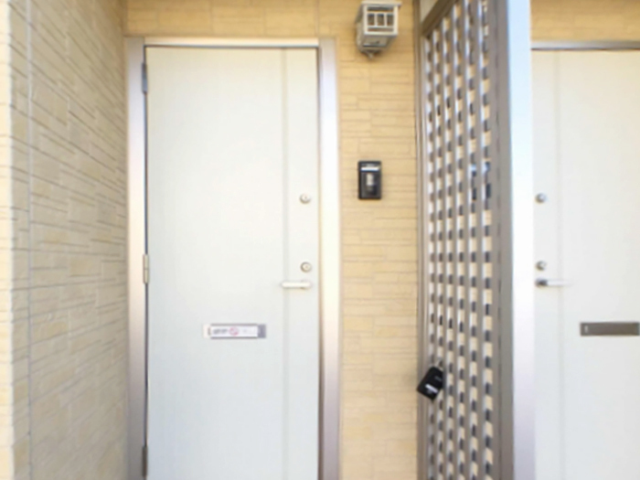 18/27 エントランス