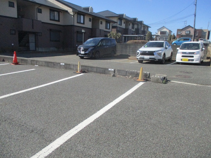 18/18 駐車場