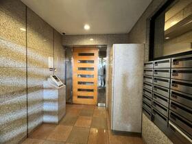 16/25 エントランス