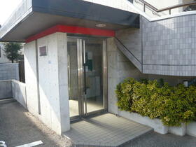 16/16 エントランス