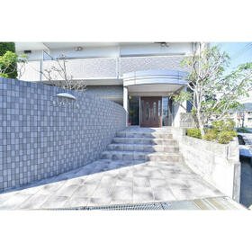 5/5 エントランス