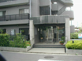 16/16 エントランス