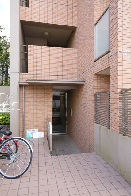 13/15 エントランス