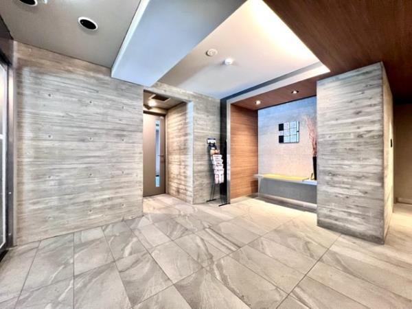 23/29 エントランス