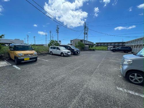13/14 駐車場