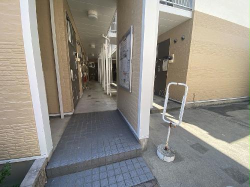 13/16 エントランス