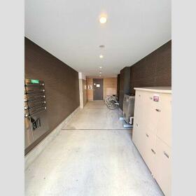 16/16 エントランス