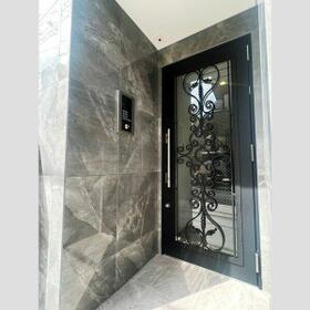 16/16 エントランス