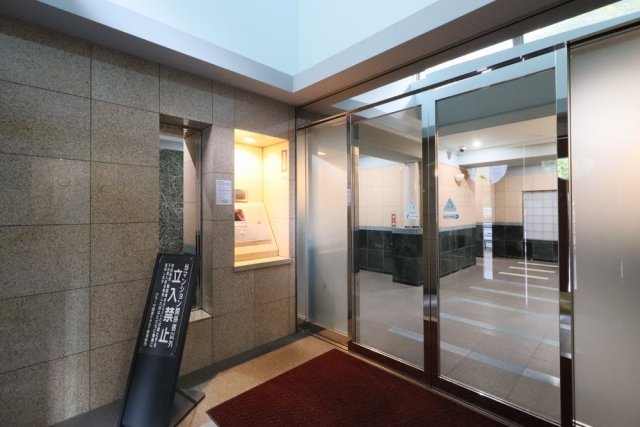 25/26 エントランス