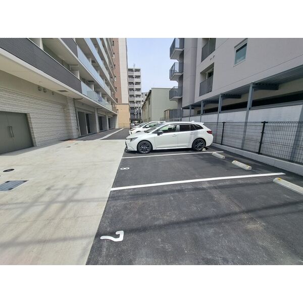 19/23 駐車場
