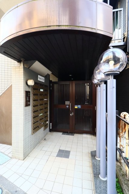 23/24 エントランス