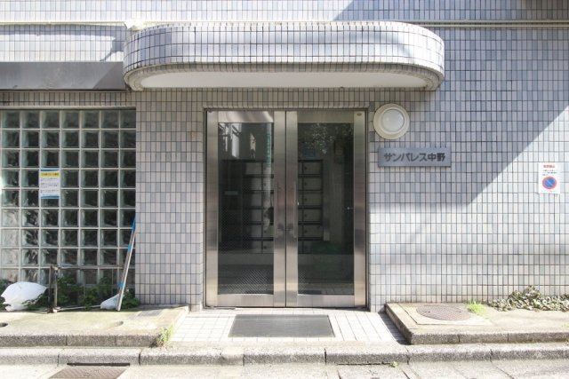 16/21 エントランス