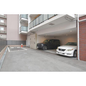16/16 駐車場