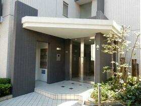 16/16 エントランス