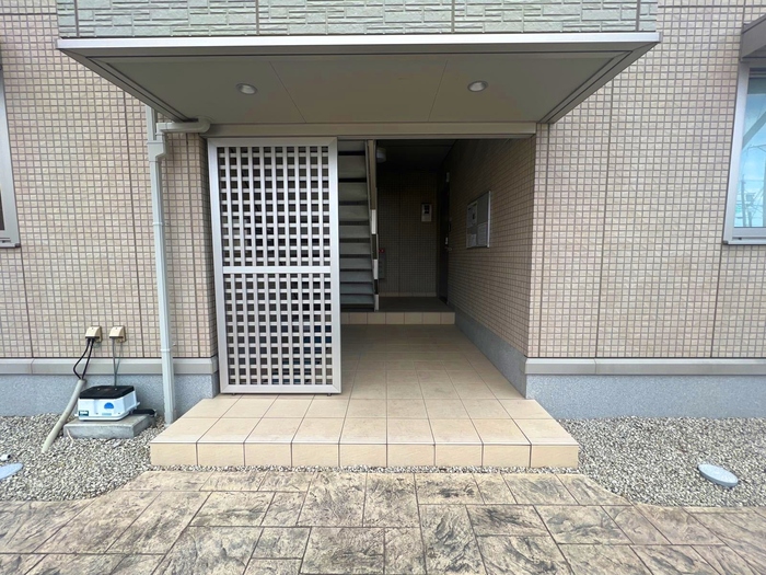 18/25 エントランス