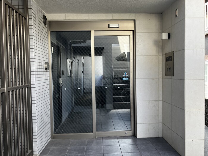 20/20 エントランス