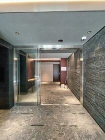 16/16 エントランス