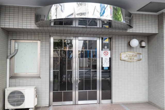 22/26 エントランス