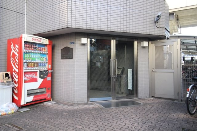 26/30 エントランス