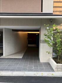 16/16 エントランス