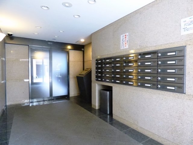 21/22 エントランス