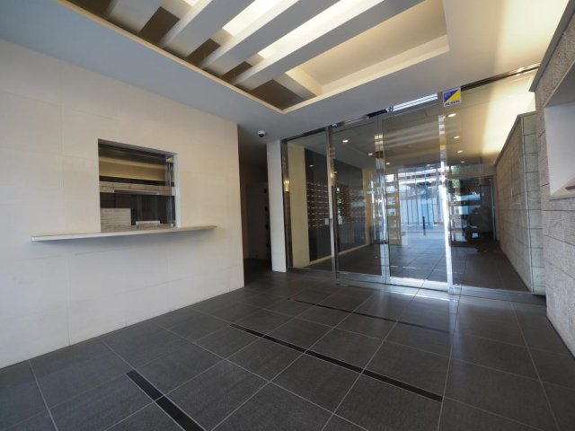 18/28 エントランス