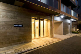 16/16 エントランス