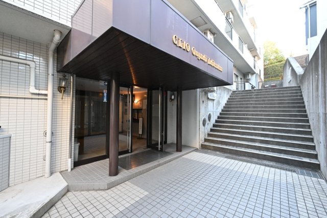 23/23 エントランス