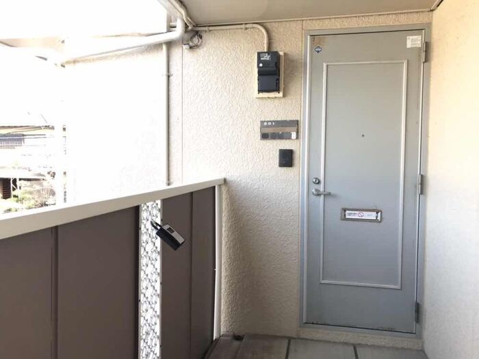 18/21 エントランス