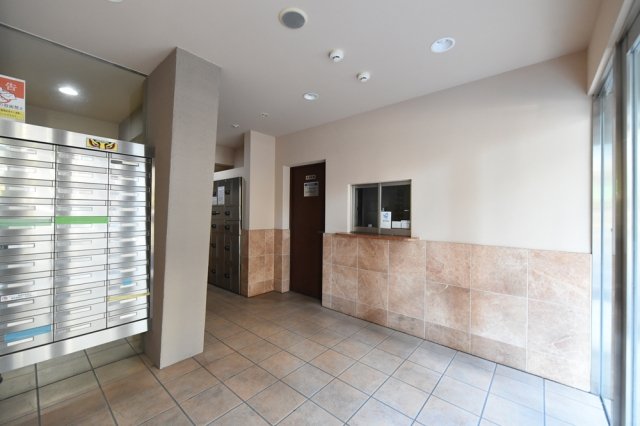 27/30 エントランス