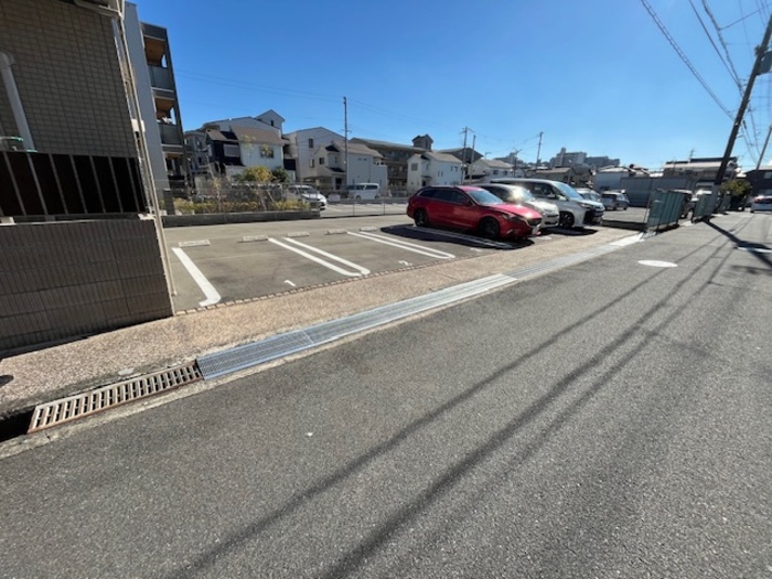 16/16 駐車場