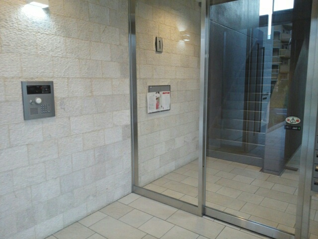 14/20 エントランス