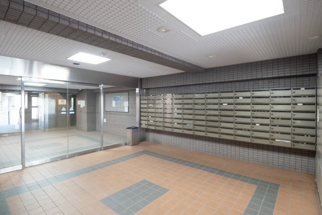 13/14 エントランス