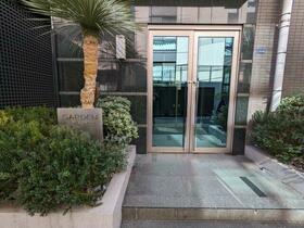 16/16 エントランス