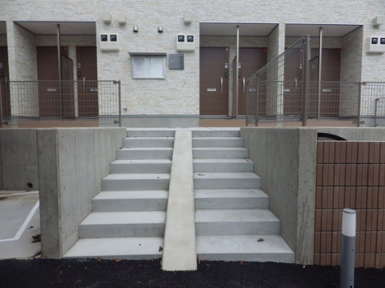 21/22 エントランス