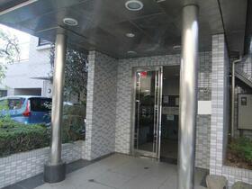 16/16 エントランス