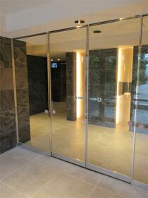 16/16 エントランス