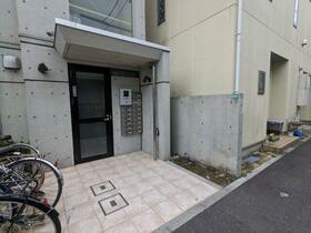 16/16 エントランス