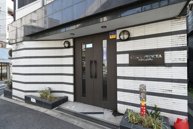 23/25 エントランス