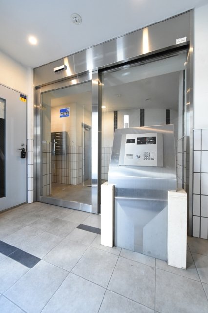 24/25 エントランス