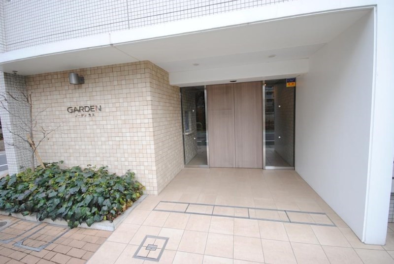 16/25 エントランス