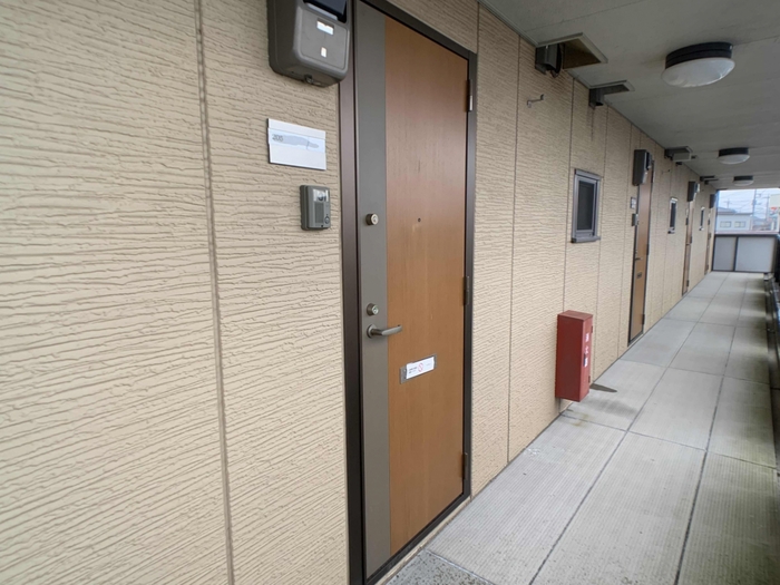 16/23 エントランス